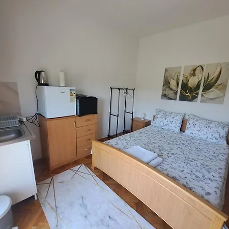 Ukropina 2 Apartment *