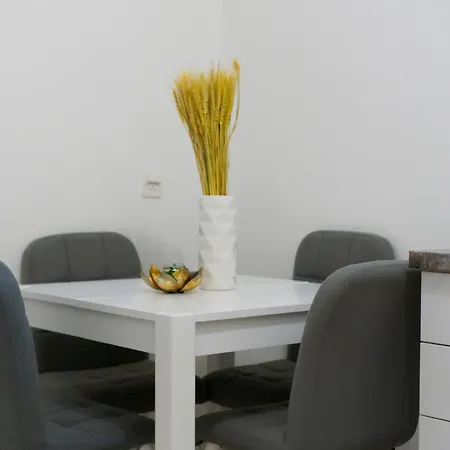 Apartment Ukropina 2 *